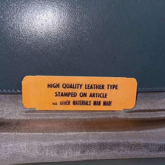 NEW VINTAGE Women’s Gray Leather Wallet. - Picture 8 of 8